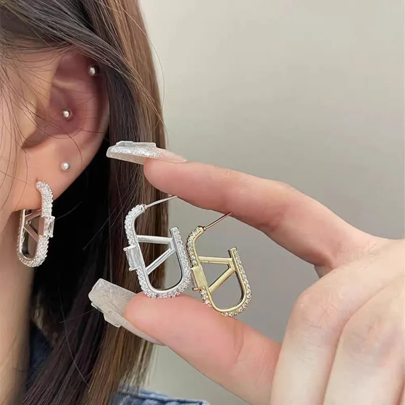 New Design Classic Crystal Letter V Stud Earrings for Women Fashion Brand Jewelry Metal Earrings Party Accessories