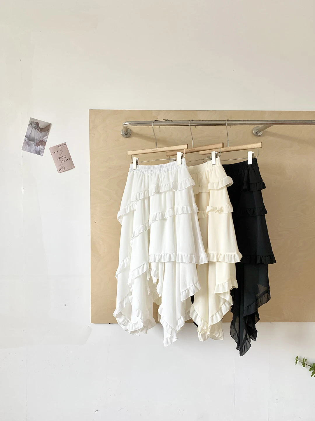 

Весна 2026: Новая женская юбка миди в корейском стиле с асимметричным подолом, эластичной талией и А-силуэтом, премиум-качество