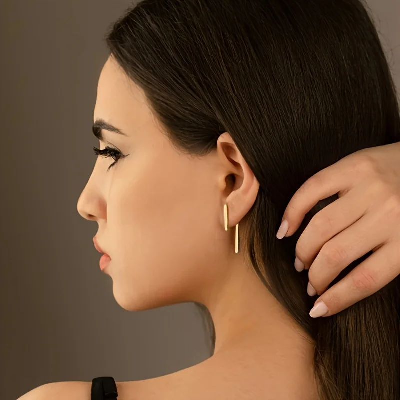 1-piece set of simple and personalized one character long strip with ear studs hanging behind it. Women's fashionable and elegan