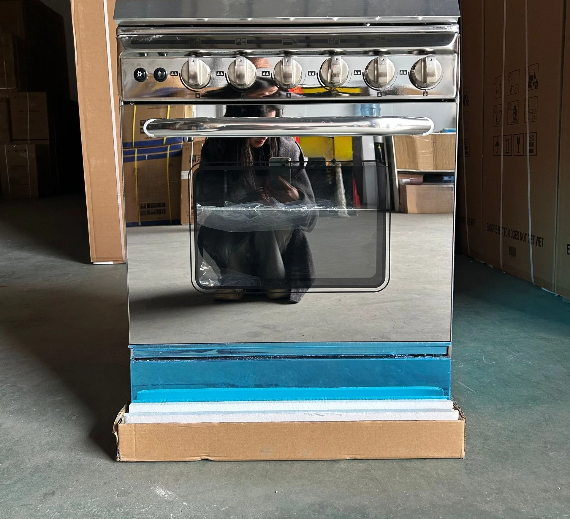 

4 gas one-piece oven, double glazed oven door, mirror stainless steel