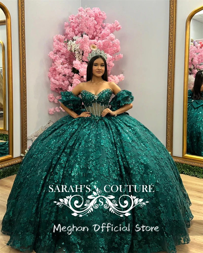 

Emerald Green Off Shoulder Quinceanera Dresses Bead Appliques 2025 Birthday Luxury Dress Bow Party Gown With Sleeve Customized