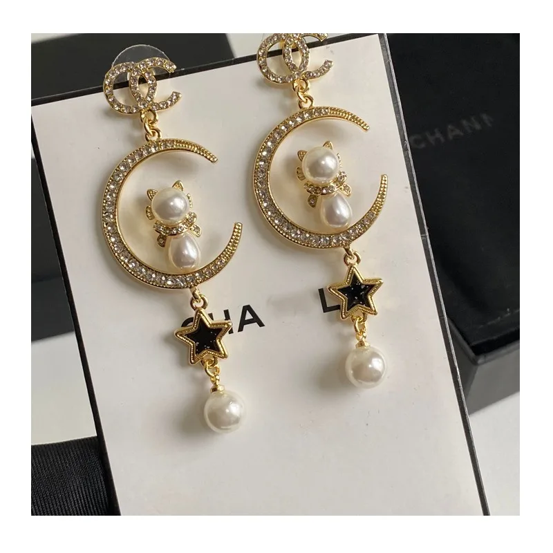 

Xiaoxiang Earrings, Star and Moon Cat Stud Earrings, Pearl Diamond Earrings, Women's Versatile Classic Medieval Stud Earrings, R