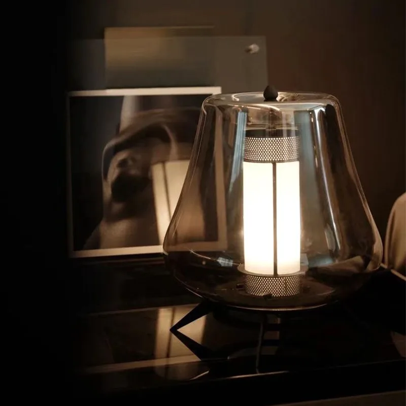 Design sense creative glass Nordic light luxury simple table lamp bedroom bedside lamp decoration iron high-end table lamp