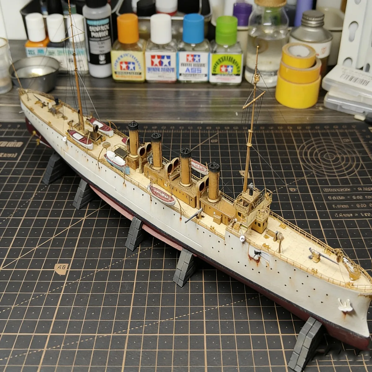 1/350 HMS Chester Reconnaissance Cruiser Modello di assemblaggio 37 cm con parti dettagliate Navi Modello Nave Giocattolo Ornamento Modello di nave da guerra