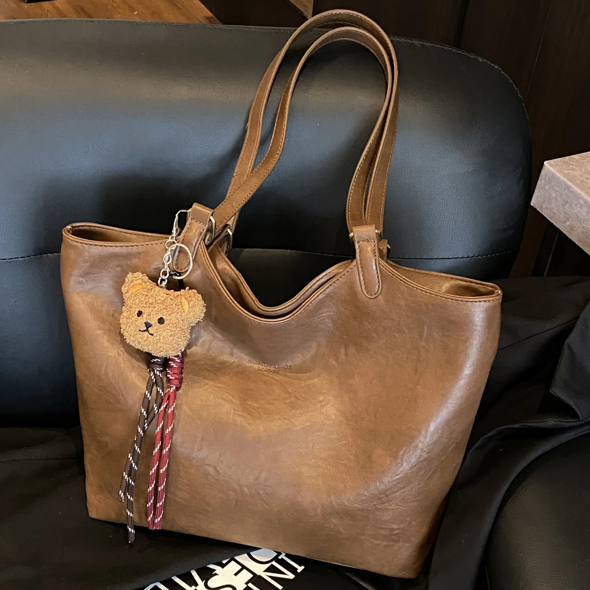 

​ ​ Винтажная женская сумка-тоут подмышки 2025 года, большая вместительная сумка через плечо из искусственной кожи, регулируемый ремень для работы и пригородных поездок ​