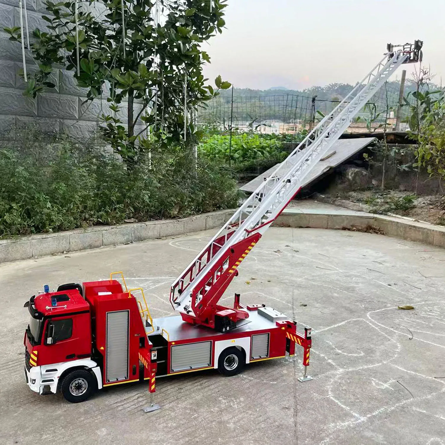 

2Speed 1/14 4*4 Metal Chassis Electric Remote Control Lift Ladder Fire Truck RC Model ST8 Radio Control Construction Vehicle Toy