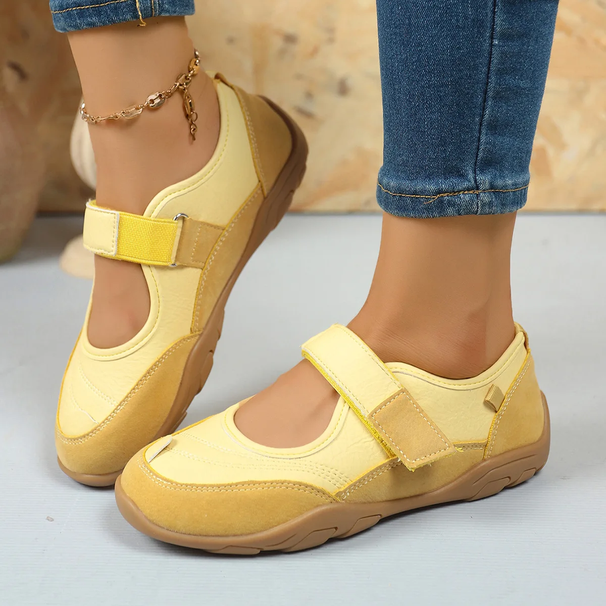 

Women's 2025 Autumn new stylish large-sized Velcro shallow opening casual single shoes