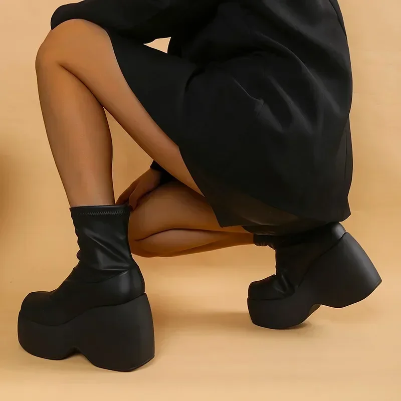 Thumbnail 3 - #39 Elastic Boots Comparison Guide