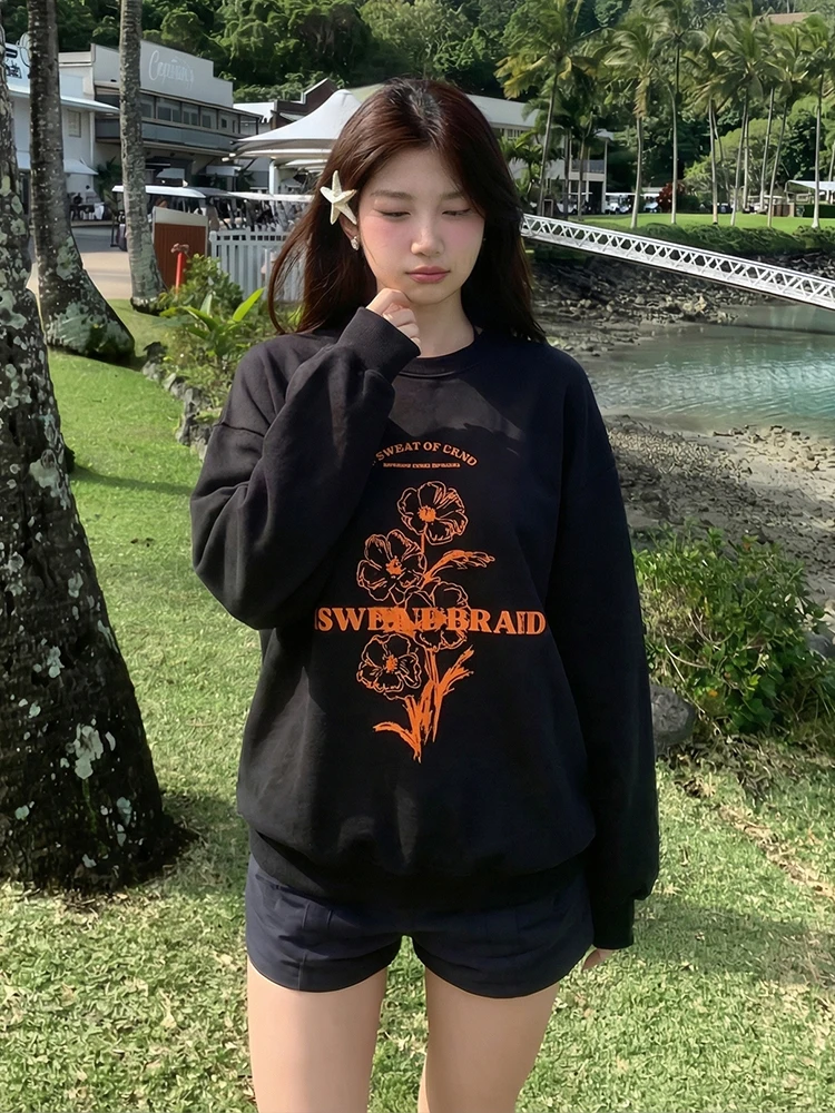 

Женская толстовка свободного кроя с цветочным принтом, длинными рукавами и круглым вырезом, повседневная, удобная, свободного кроя, черная, модный топ