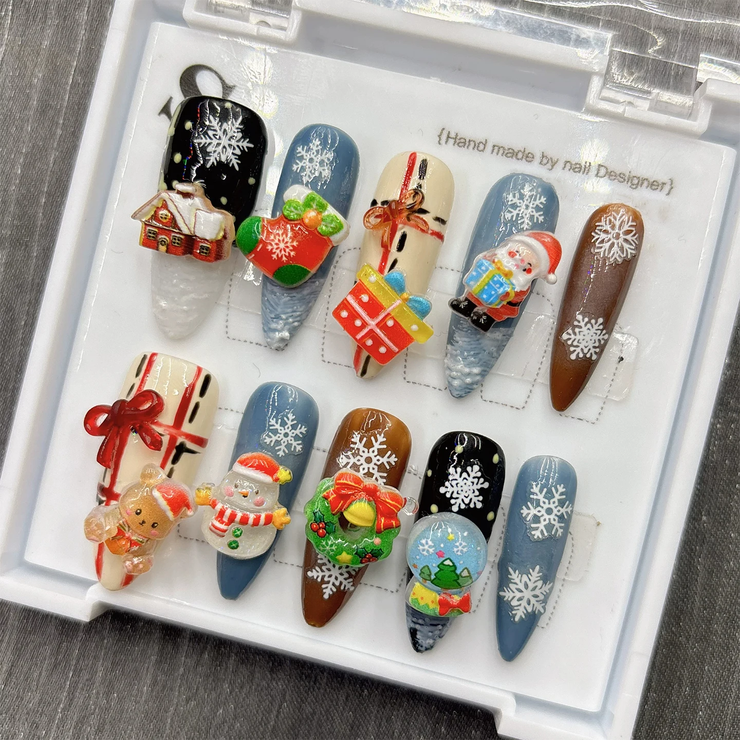 Winter Christmas Themed Press‑on Nails 3D Acrylic Snowflake Wreath Gift Ornaments Long Stiletto False Nails Reusable Handmade Ma