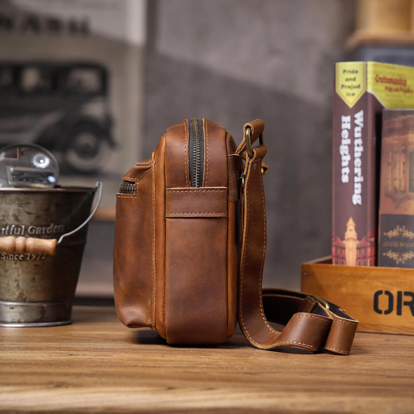 Echte Leder Herren-Freizeit-Umhängetasche, Mini-Handytasche, Crossbody-Tasche, Modische Rindsleder-Brusttasche aus Crazy Horse Leder – Detail 8