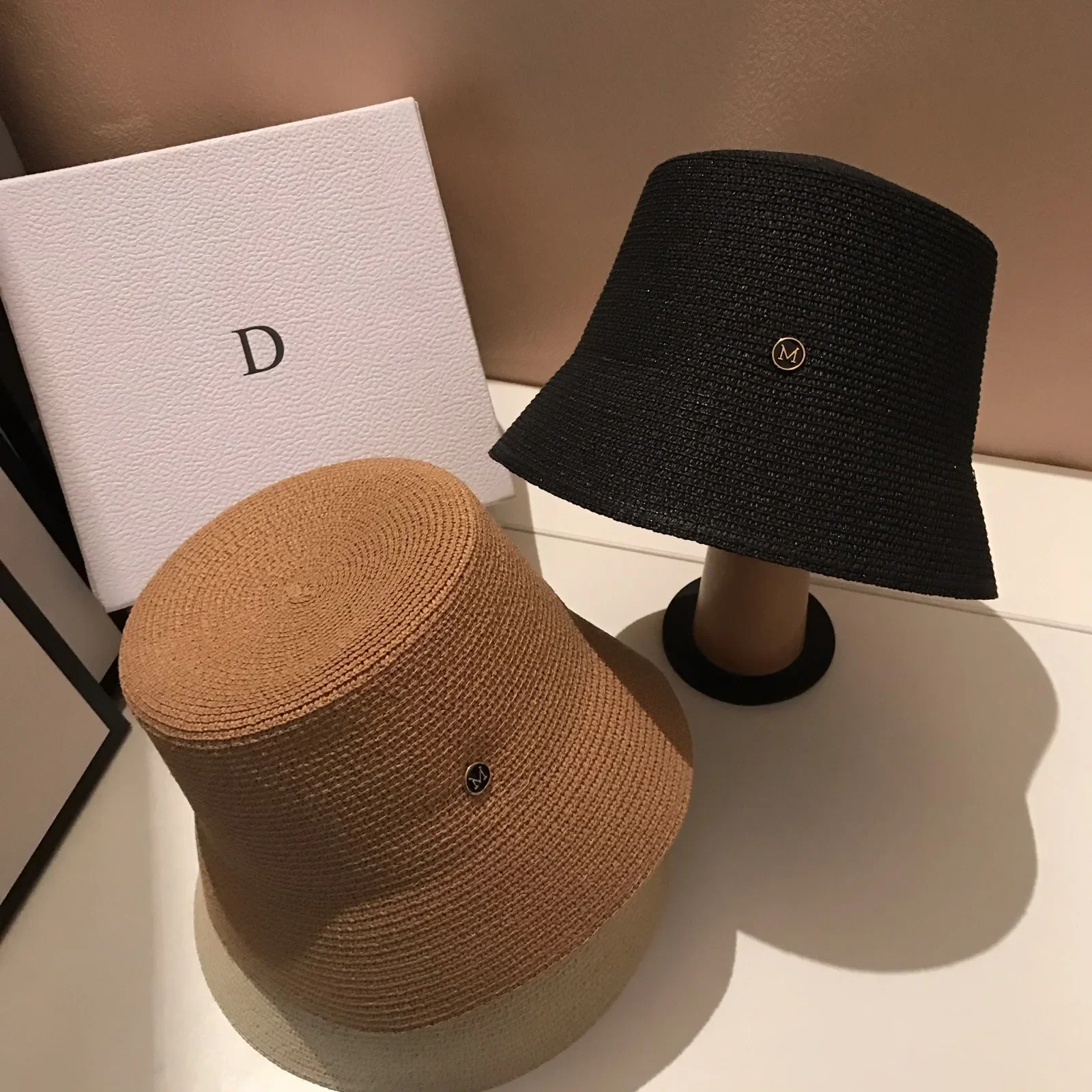 日本人デザイナー M わら織り帽子夏カジュアル旅行日焼け止めスリムフェイス太陽の帽子女性の高級シンプルなバケツ帽子パナマ