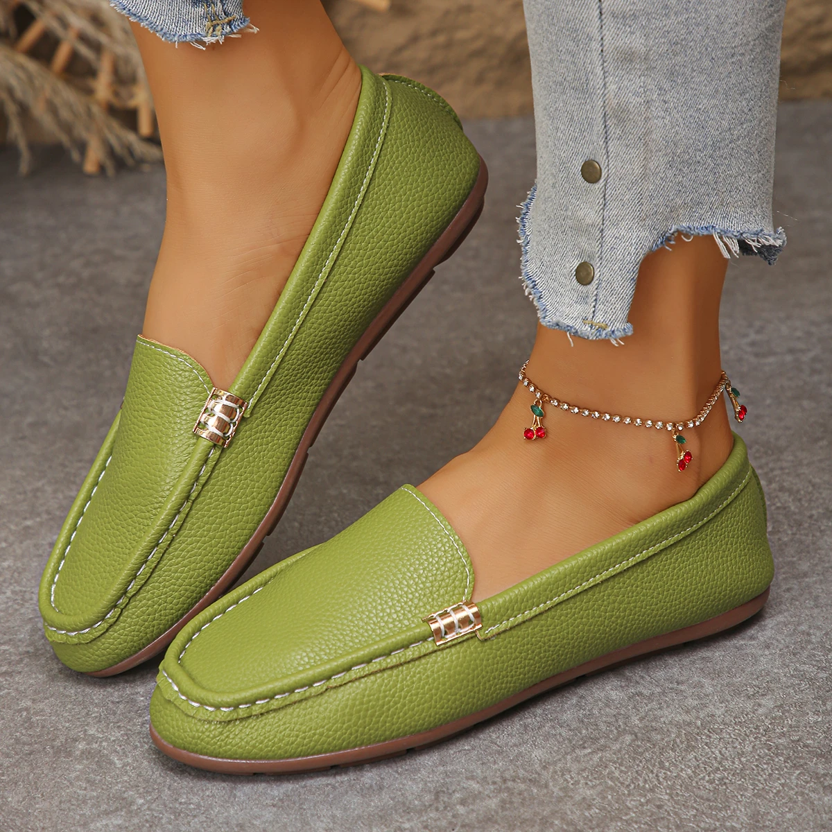 

2025 женская обувь на плоской подошве, роскошные модные лоферы без шнуровки, пикантная элегантная дизайнерская обувь для женщин, удобные повседневные офисные кроссовки для женщин