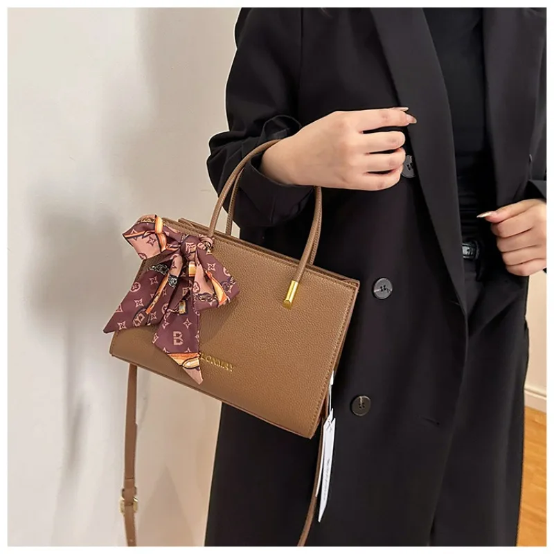 

2025 Новая женская сумка через плечо большой вместимости с бантом, шелковый шарф, текстура, простая модная универсальная сумка