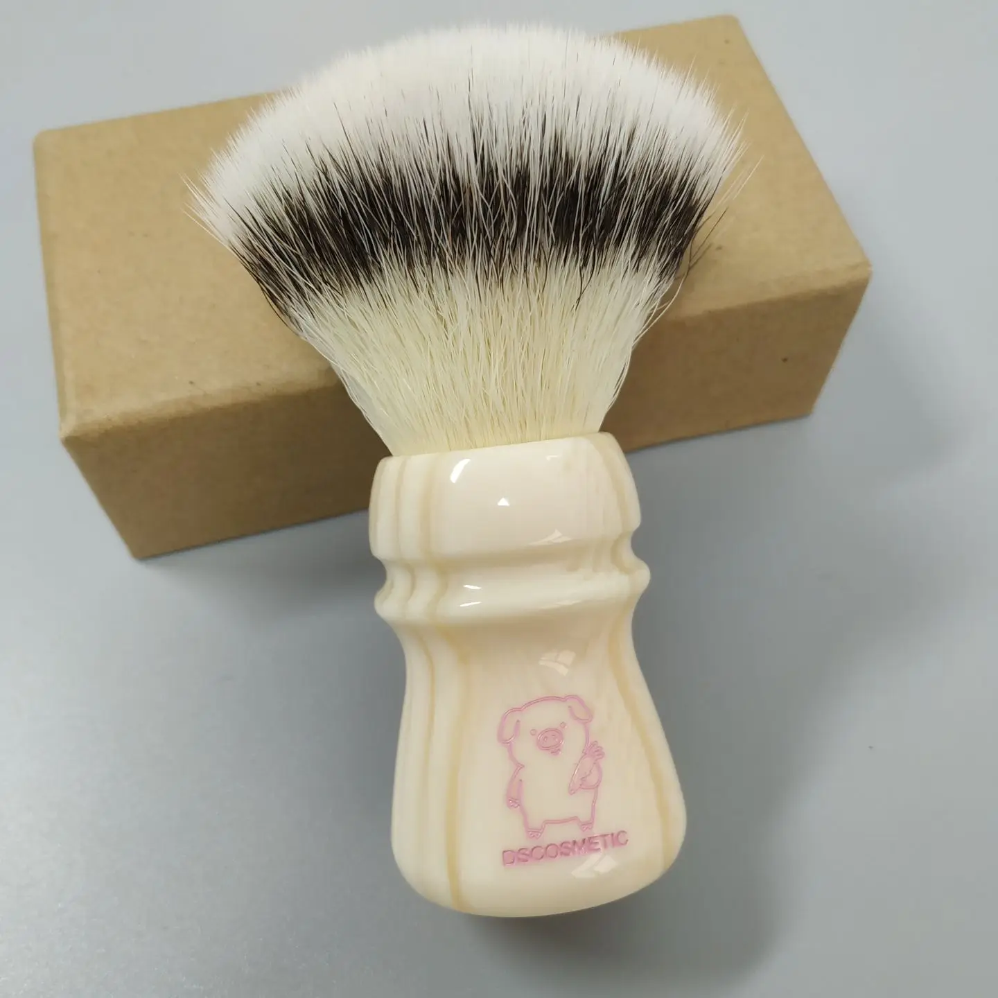 Dscosmetic Pink Piggy CN6 Synthetic Hair with Resin Handle for Man Wet Shaving