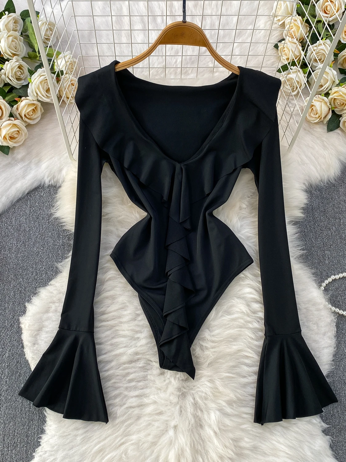 

Black Slim Fit Bell Sleeve V Neck Lace Trim Base Shirt Women's Summer High Waist Short Pants Online Exclusive