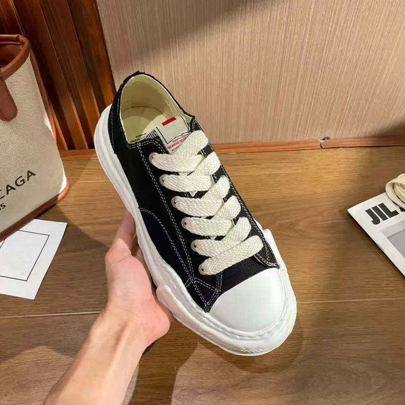 

Black And White Low Cut Board Shoes With Thick Sole, Increased Height, Deformation, Dissolution, Men's And Women's Canvas Shoes