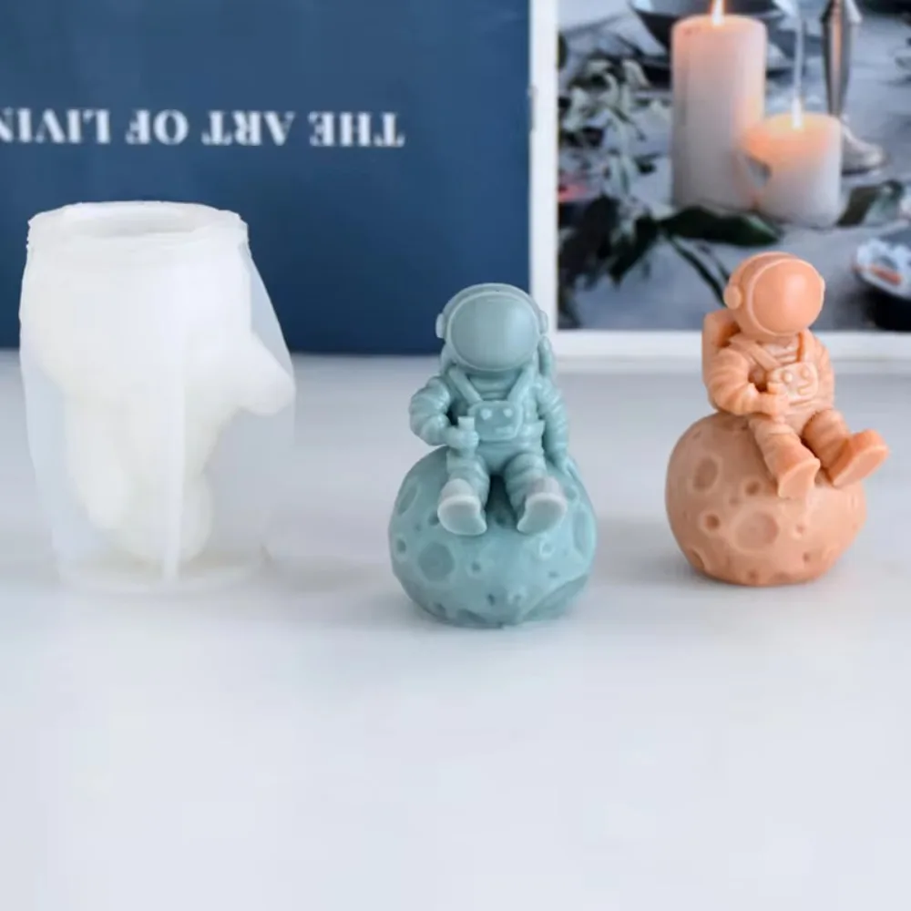 3D Silicone Astronaut Shaped Candle Mold Aromatherapy Plaster Candle Mould Lunar Human Body Molds Soft Easy Demould Home Decor