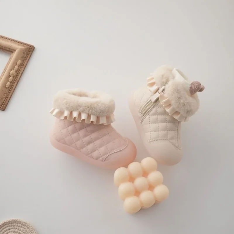 أحذية أطفال شتوية دافئة للأطفال الصغار بعمر 1-2 سنة للجنسين نعل ناعم غير قابل للانزلاق شبشب منزل مع بطانة من الصوف ​