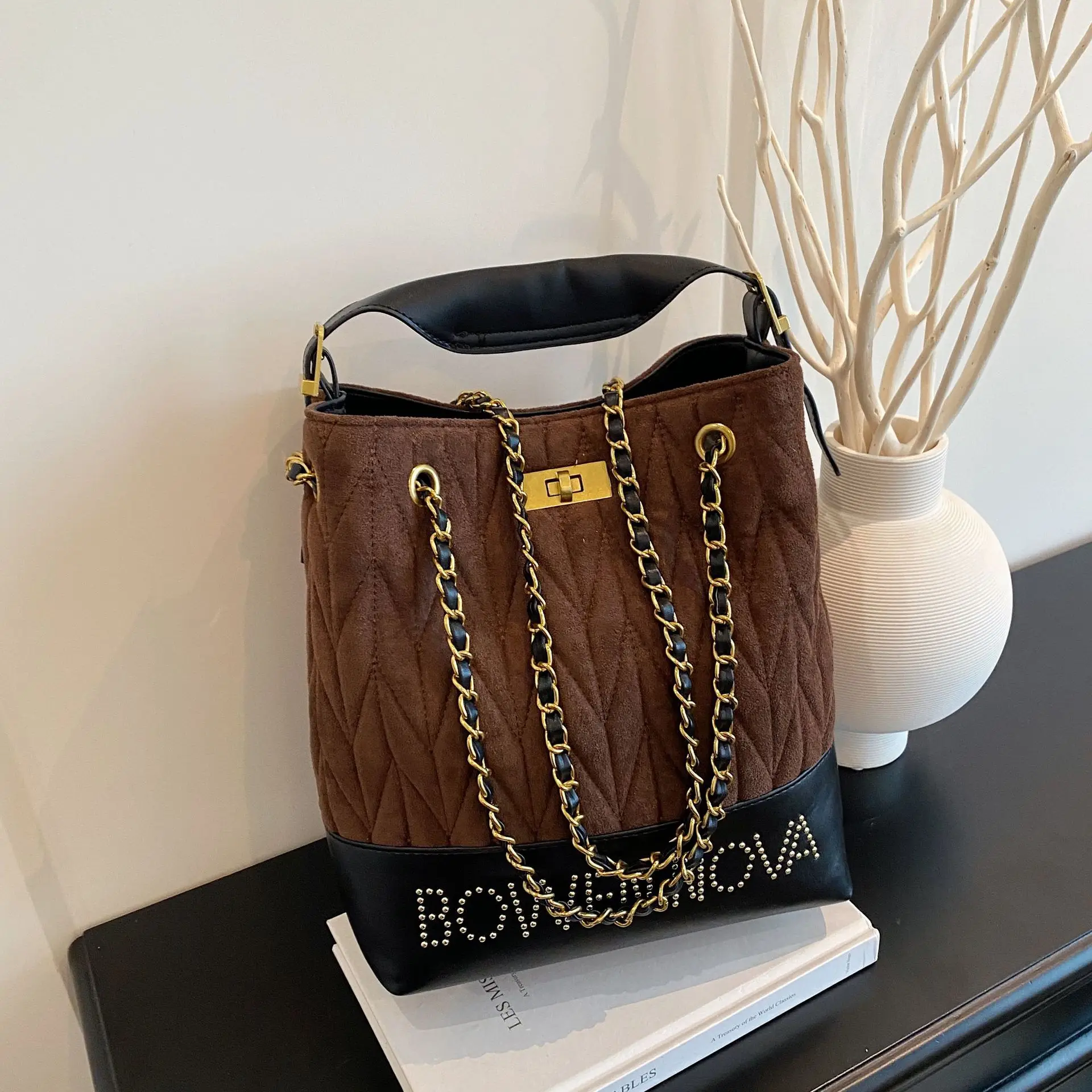 

French Niche Underarm Bag Women's New Model, Large-capacity Messenger Shoulder Bag, Versatile and Trendy, Commuting Daily