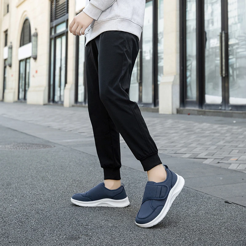 Atmungsaktive Netz‑Freizeitschuhe für Herren mit breiter Zehenkappe, verstellbarer Klettverschluss, leichte stoßdämpfende Sohle, orthopädische Schuhe für Senioren, Hallux Valgus, geschwollene Füße und diabetische Füße – Detail 8