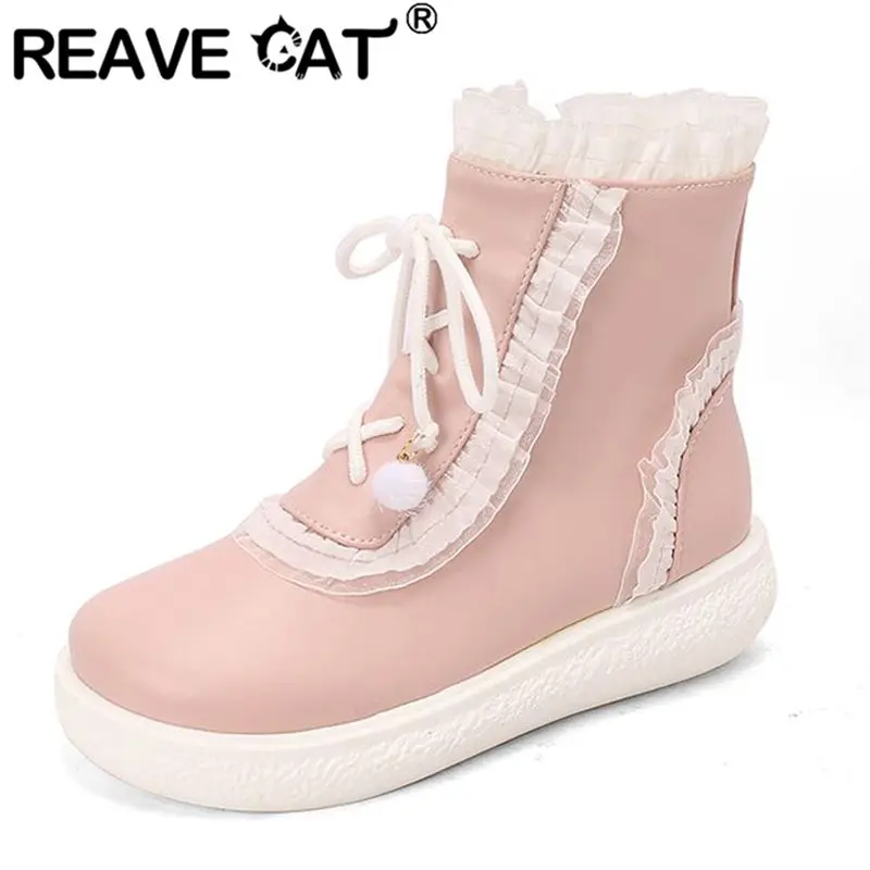 

REAVE CAT 2026 Новый дизайн Ботильоны для девочек с круглым носком на плоской подошве на молнии со шнуровкой Смешанные большие размеры 41 42 43 Sweet Soft Daily Women Bota