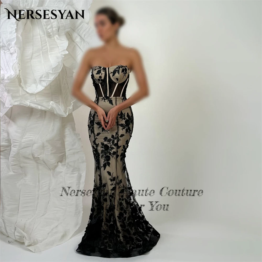 Nersesyan Abiti da sera a sirena in pizzo nero con spalle scoperte Fiori 3D Appliques Abito formale Abiti da ballo senza schienale 2025 Personalizzato