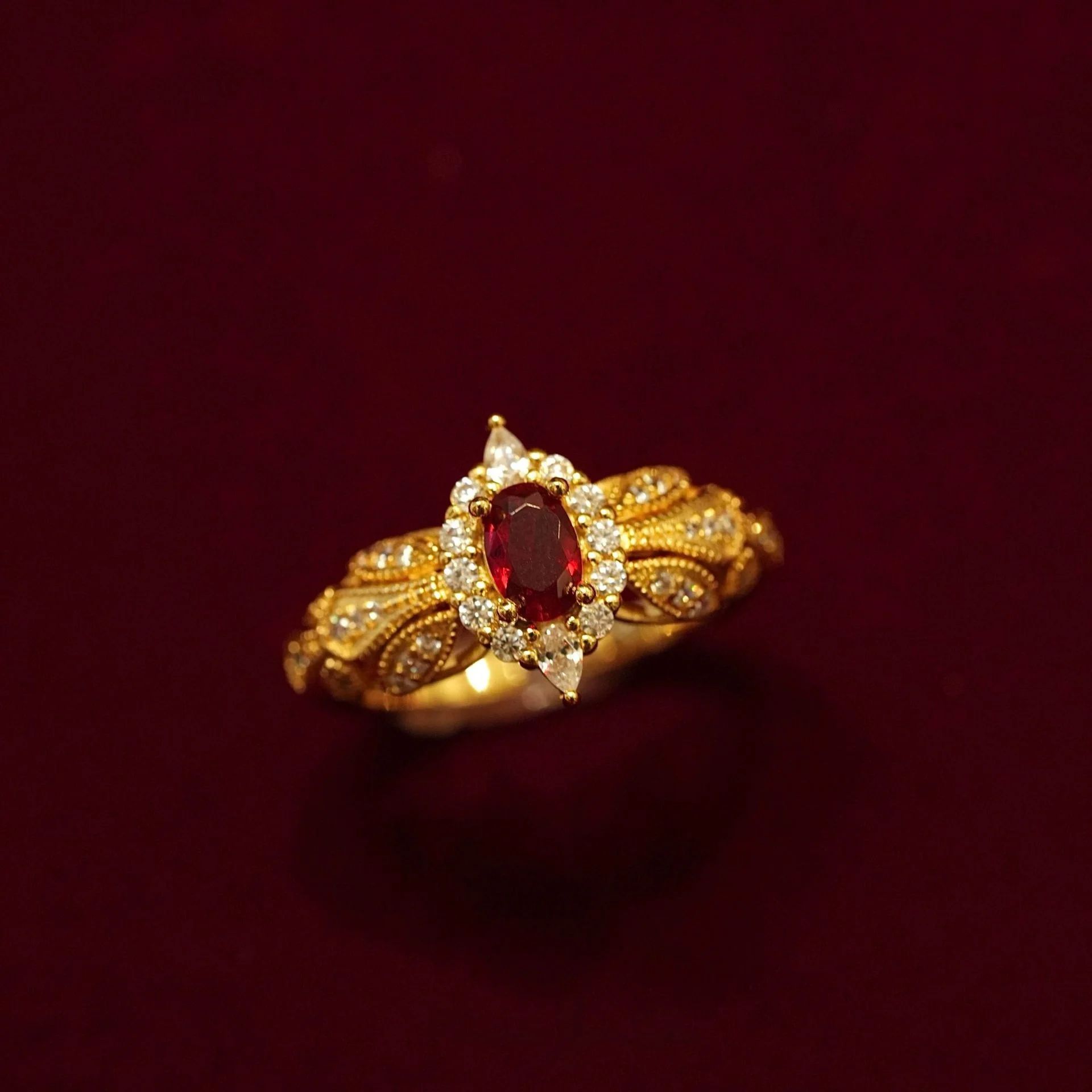 

Retro Design Open Ring with Sparkling Red Ruby Court Sle Jewelry High Sensation Puerto Rico Theme Faionable Accory