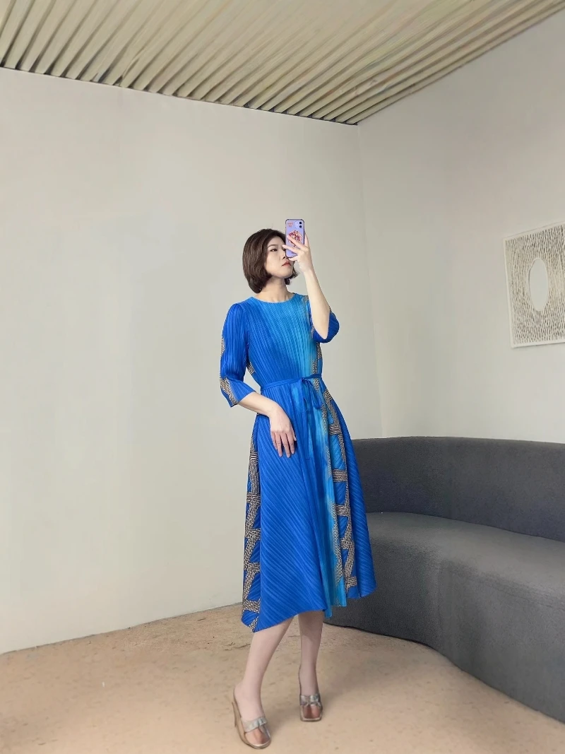 

Элегантное плиссированное женское платье в деловом стиле с завязками на талии, средней длины, А-силуэт, из полиэстера, для города