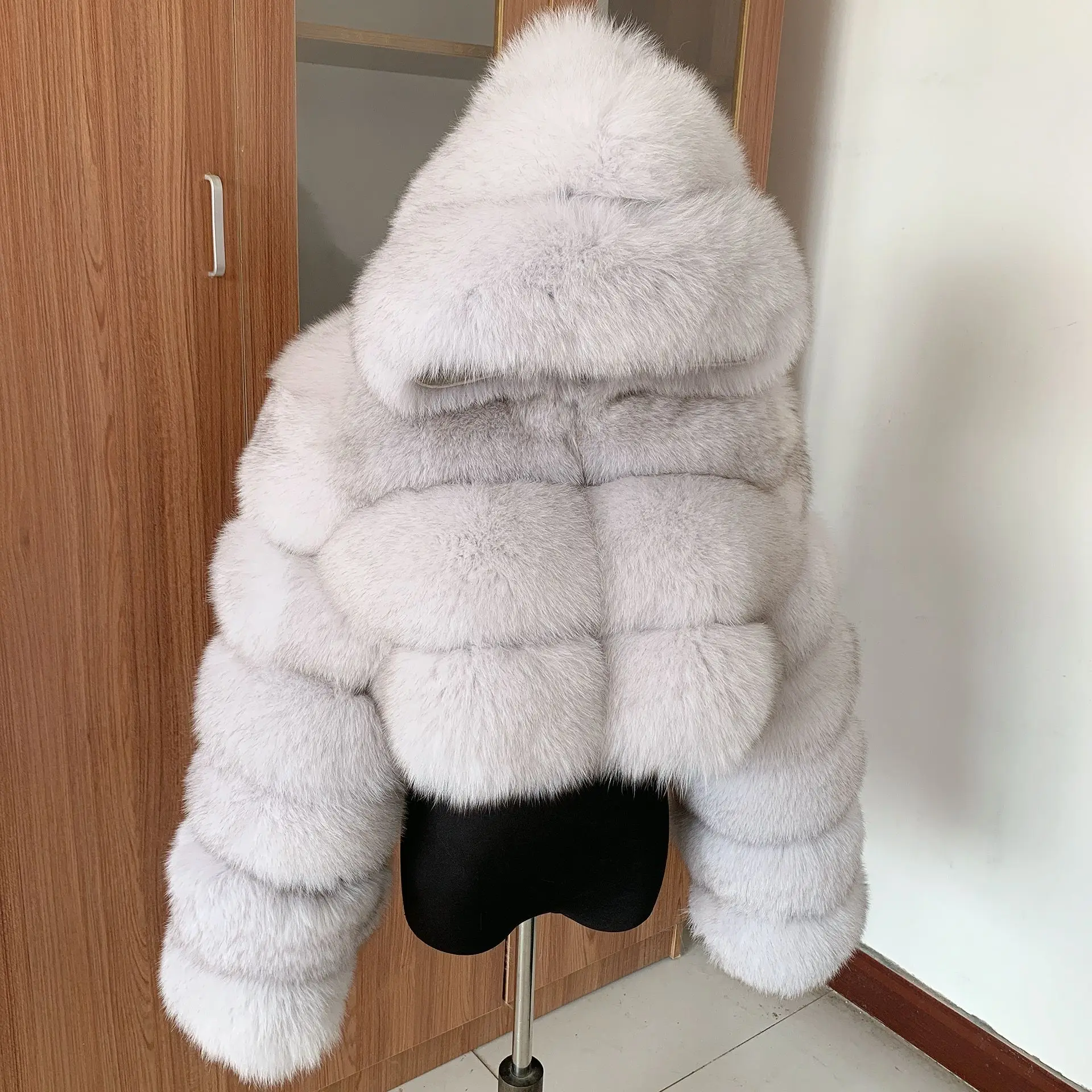 2023 The Most Popular Real Fur Coat Short Hooded Women Warm in Winter Real Fox Fur 3 Row Short Coat Raccoon Fur Hooded Jacket