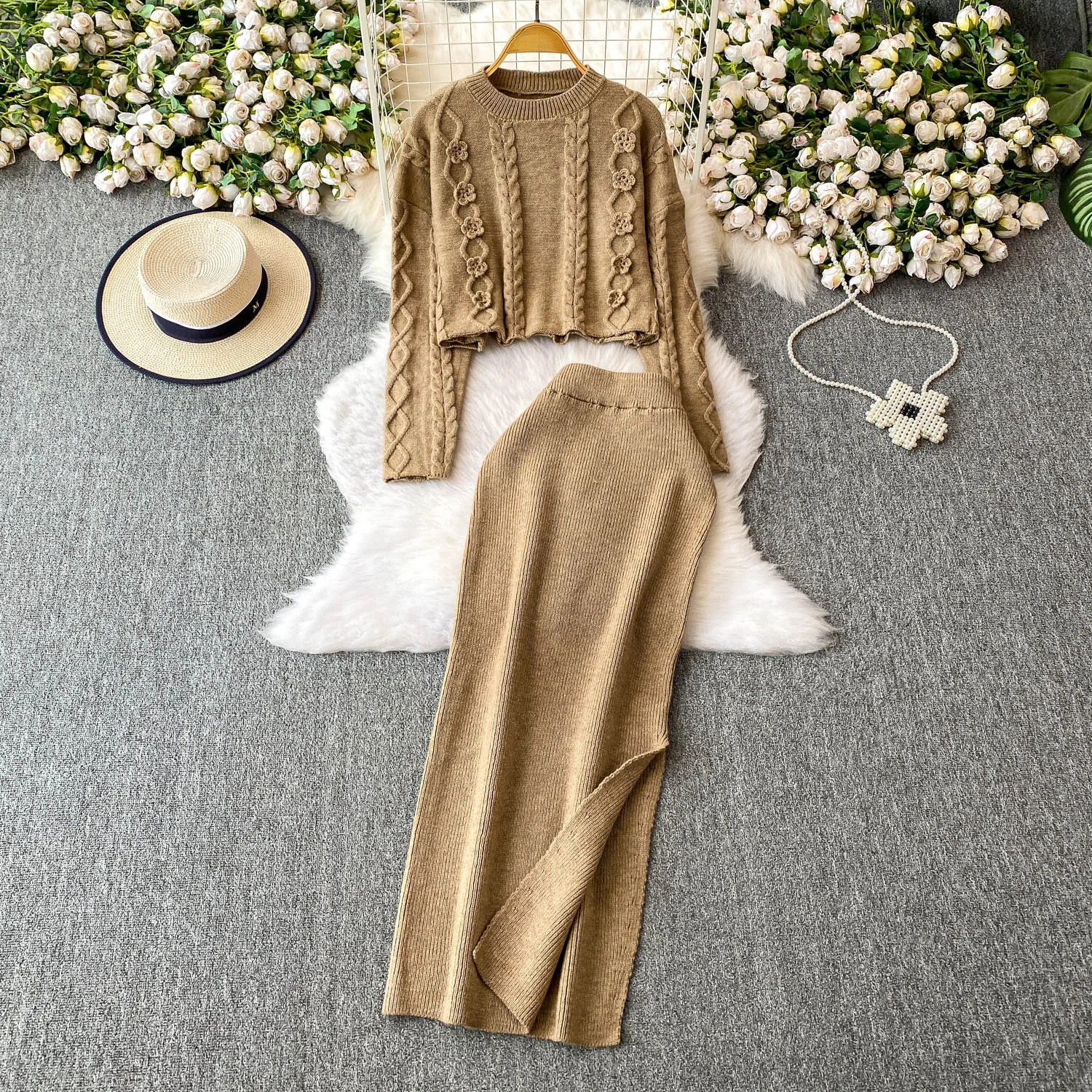 

Korean Chic Thiened Twisted round Ne Knitted Sweater ort Lazy Sle Top Set Ele Slit Skirt Faionable Ensemble