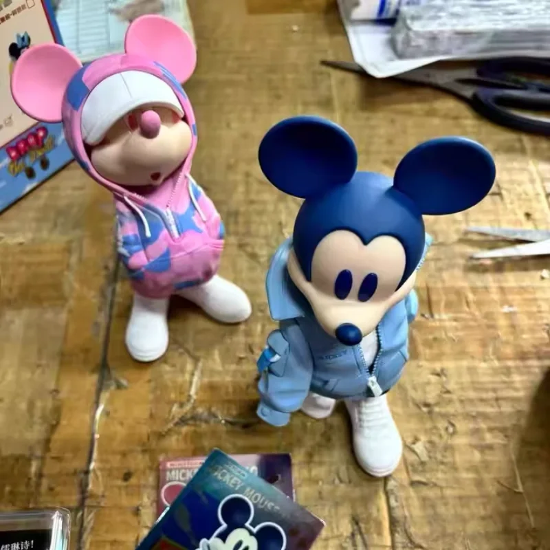 Figurines d'anime originales et authentiques Disney, sweat à capuche rose, Minnie Mickey, 2 styles, cadeaux de mariage, poupées d'ornement, jouets