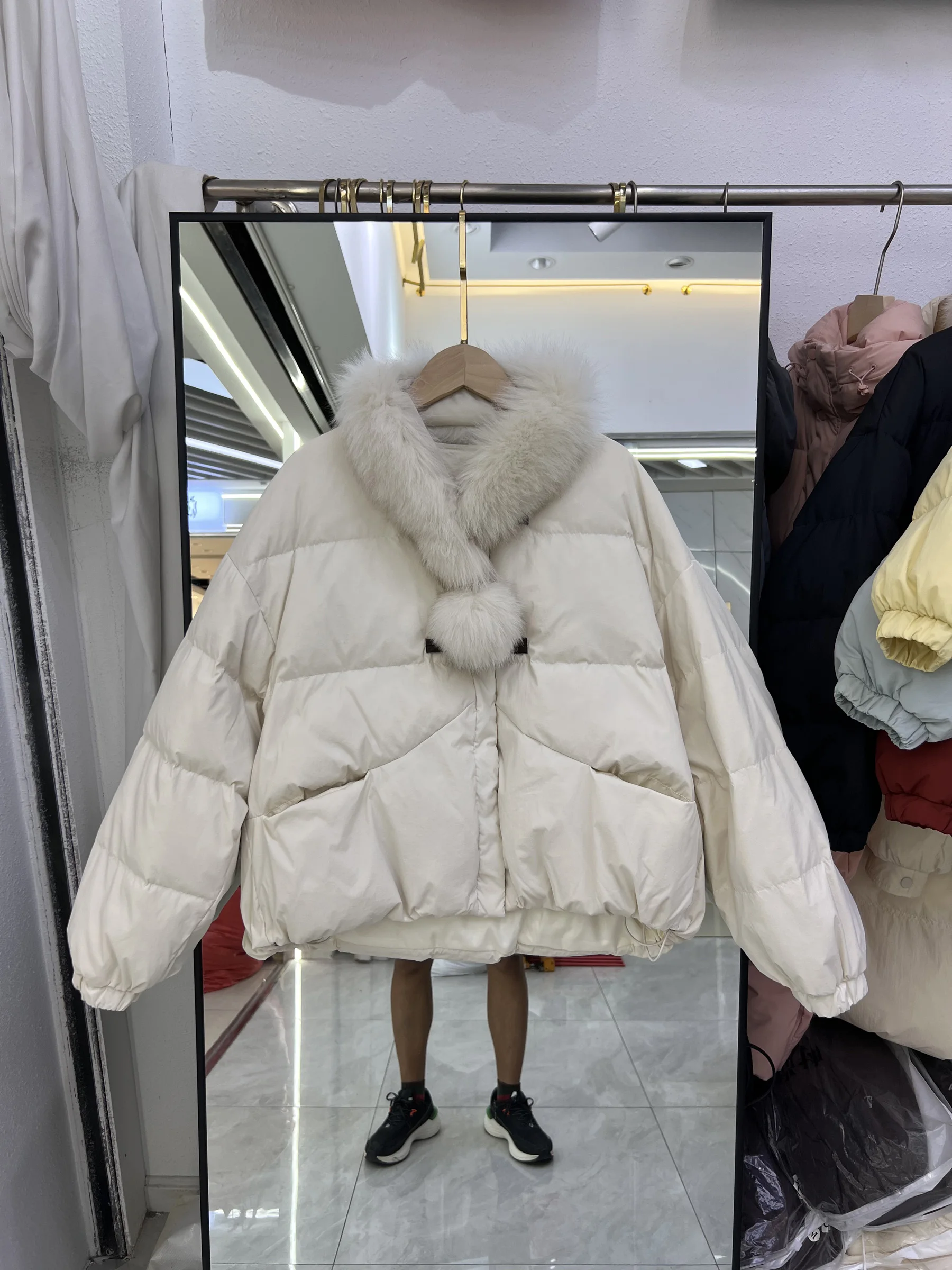 المألوف فضفاض الأبيض بطة أسفل سترة جديدة أسفل سترة المرأة قصيرة الثعلب الفراء طوق وشاح الشتاء الدافئة سترة #3