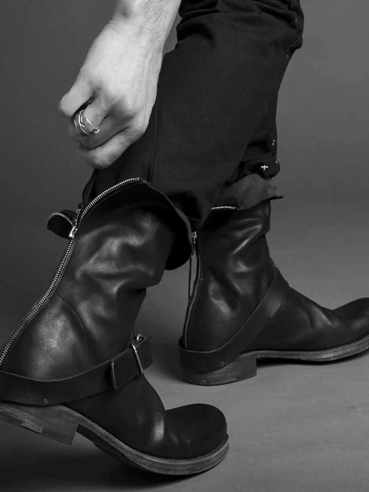 

Retro Boots Men Women Waed Leather Belted Knight Mid-Calf Boot Thi Bot Zipper Closure All-Season Faion Boots