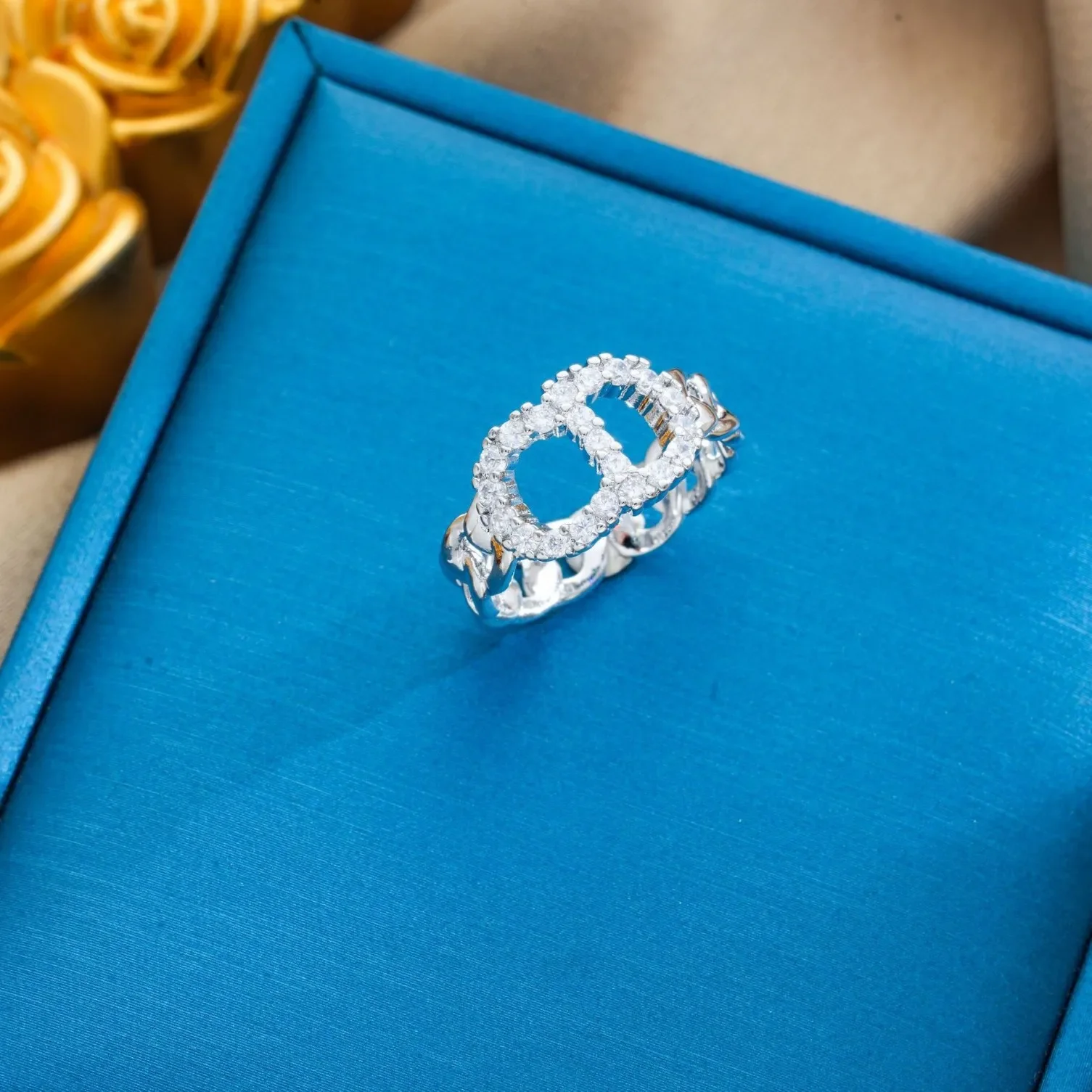 A classic and fashionable ring, with real gold CD letters and a diamond base