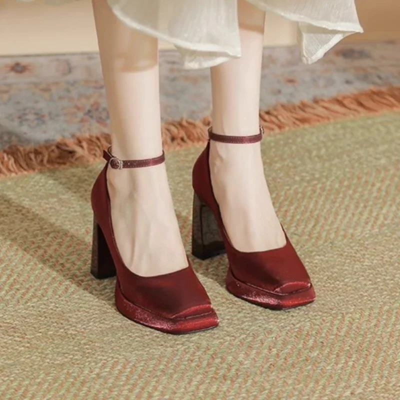 

Женские туфли Мэри Джейн на высоком каблуке на платформе, 2025 г., элегантные атласные свадебные туфли с квадратной головкой и пряжкой на щиколотке