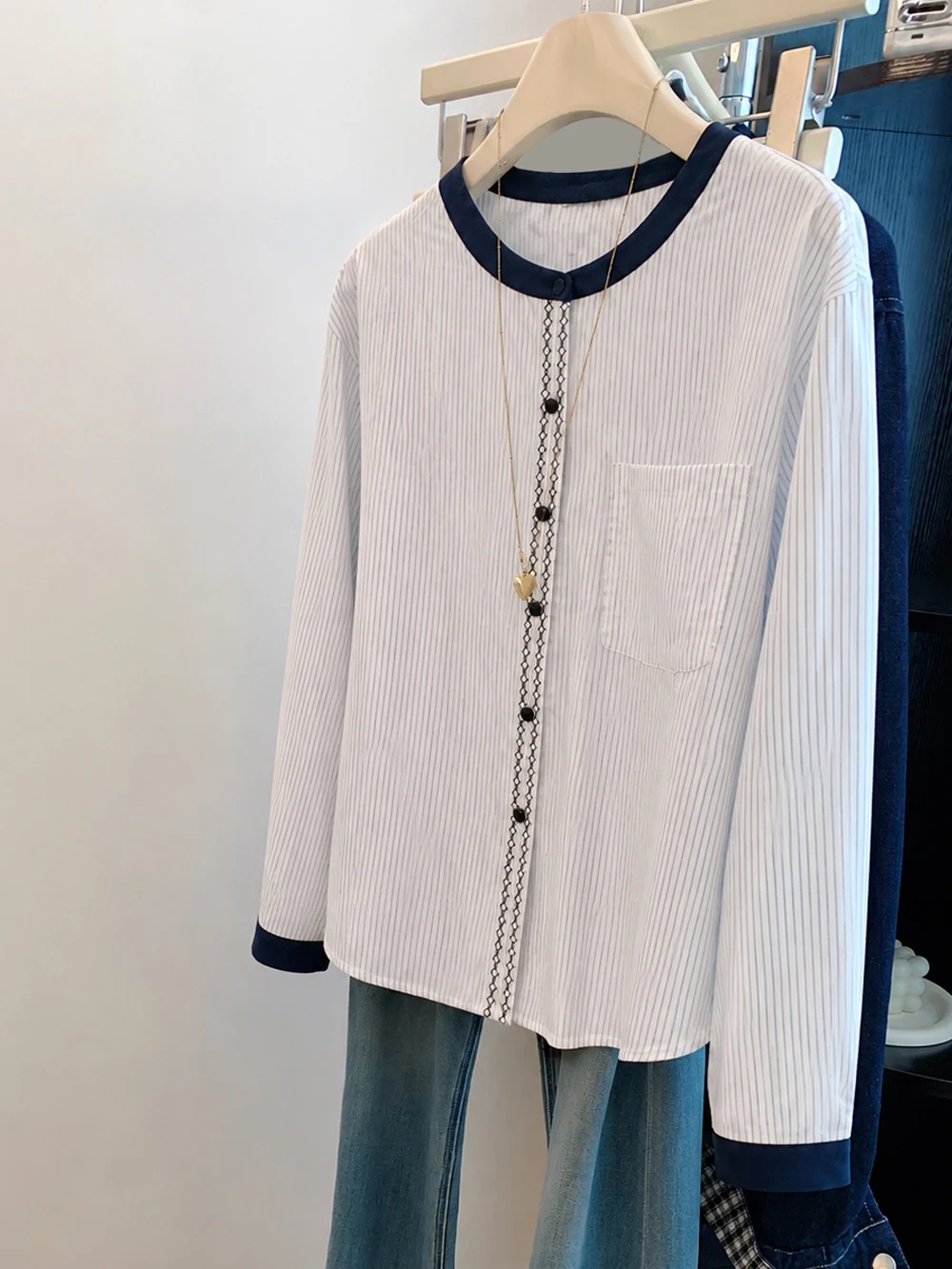 Women's Loose Long Sleeve round Neck Shirt Casual Style Standard Fit Autumn Loose Comfortable Single Button Closure T-shirt