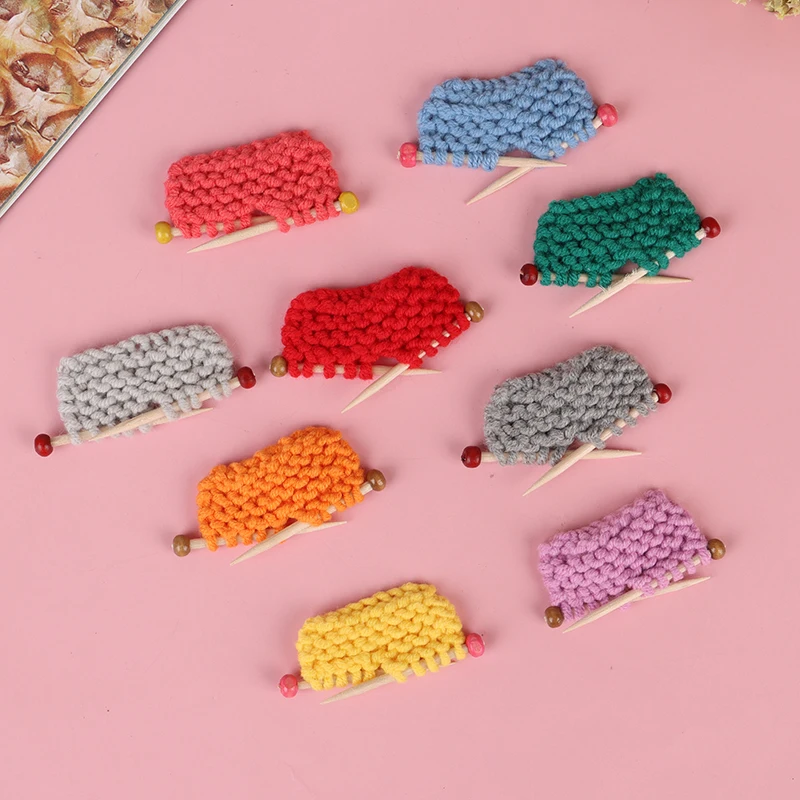 

1Pcs 1:12 Dollhouse Miniature Knit Sweater Model Doll Accessories Toys Colorful Sweater Accessories