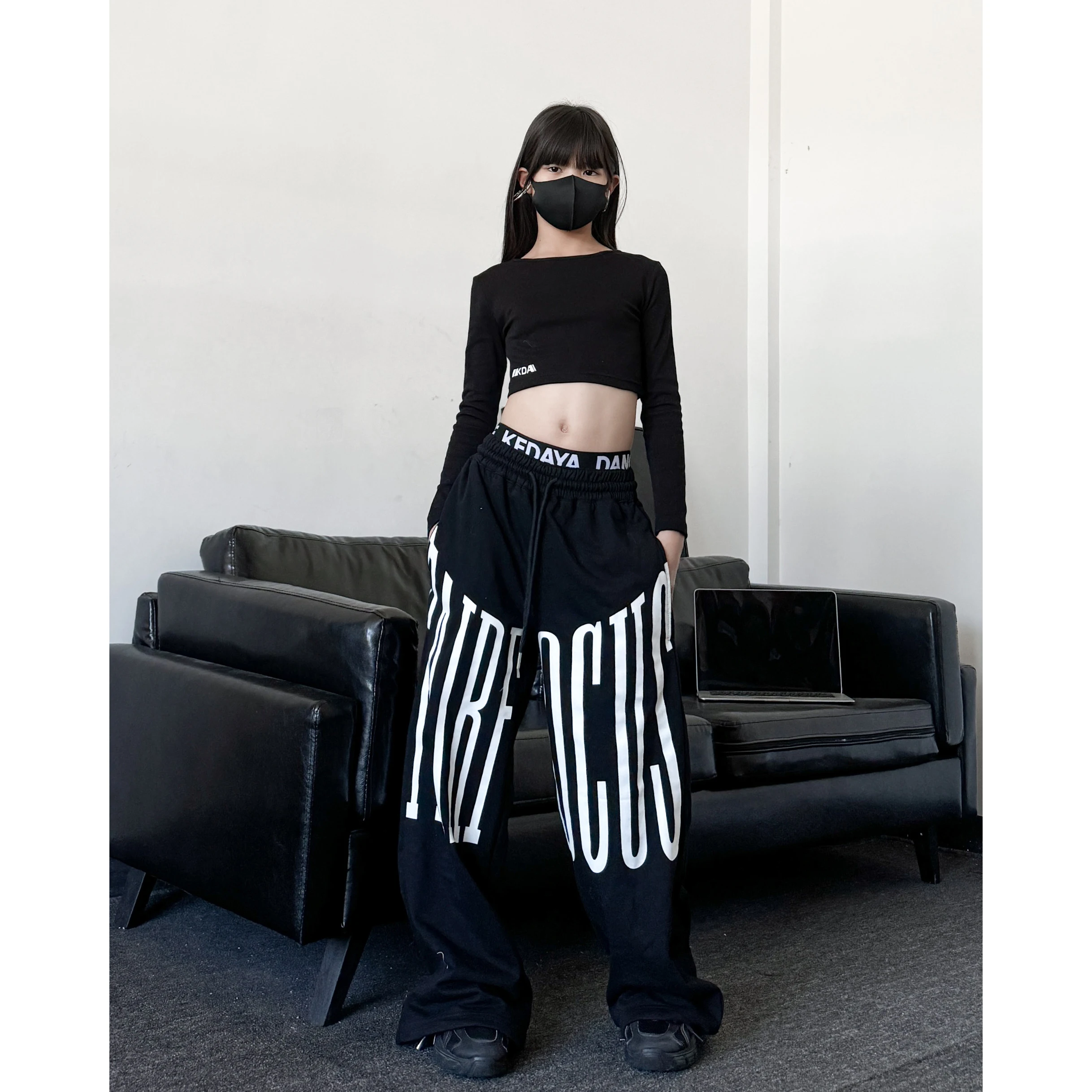 2026 قاعة الرقص الهيب هوب أزياء رقص للأطفال المحاصيل الأعلى السراويل فضفاضة الشارع الشهير الاطفال أداء الجاز مرحلة الهذيان الملابس DQS21545