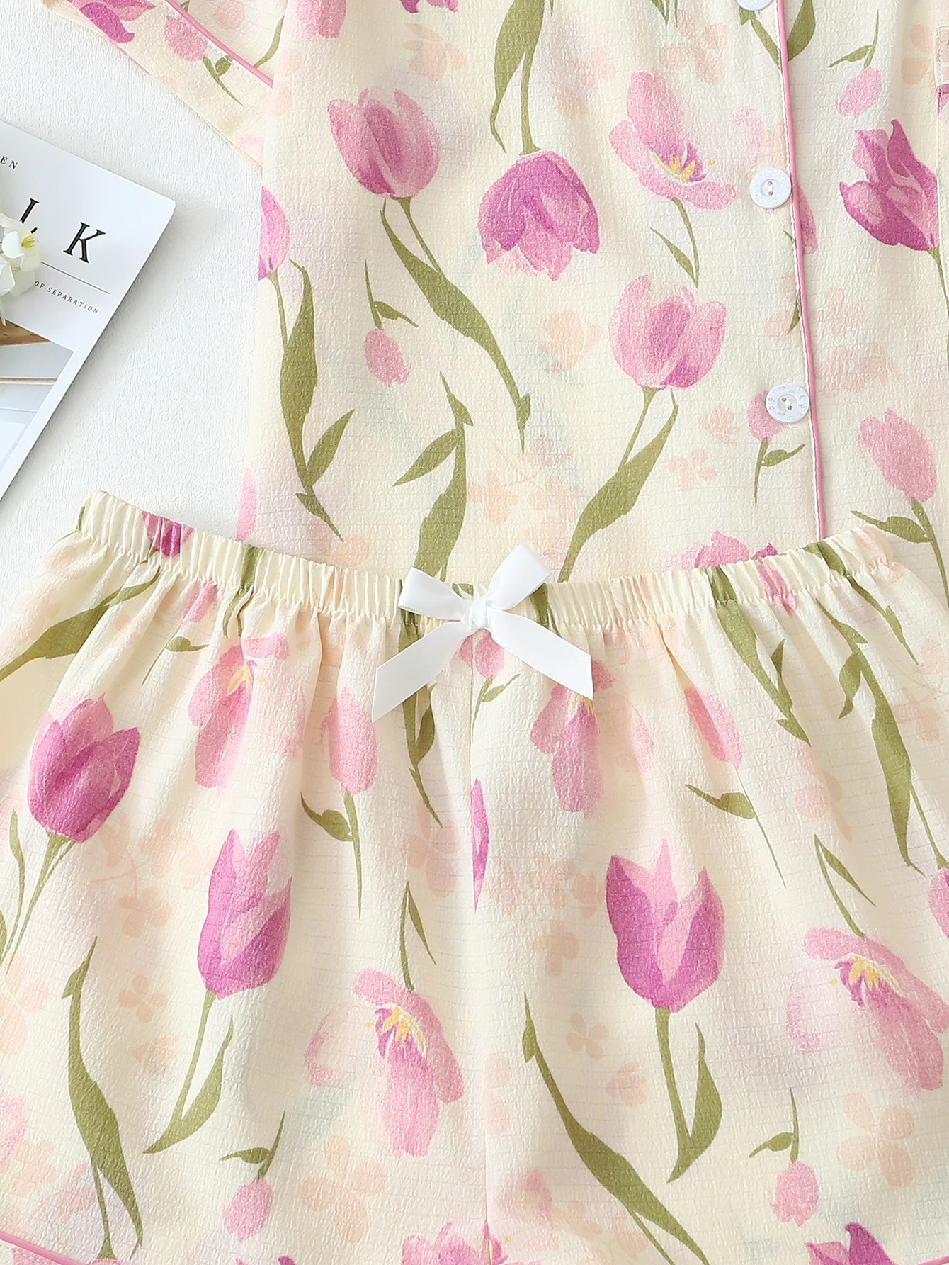 قطعتين مريحة توليب الأزهار طباعة التلبيب قصيرة الأكمام مع جيوب وسروال القوس المرأة منامة المتسكعون مجموعة مناسبة للاستخدام المنزلي