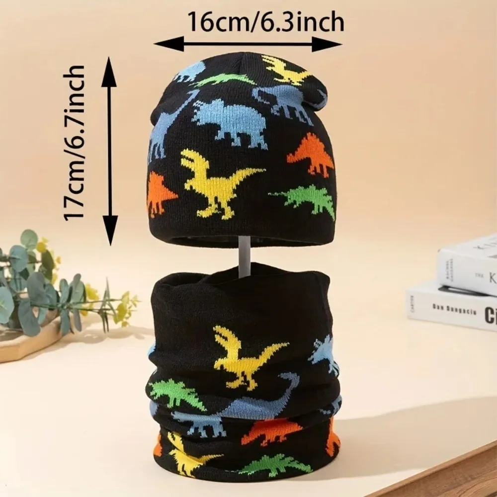かわいい恐竜のニットベビー帽子とスカーフのセット、漫画の恐竜柄、冬用暖かい男の子女の子用ビーニー、フリース裏地付き幼児キッズ帽子、男の子女の子用
