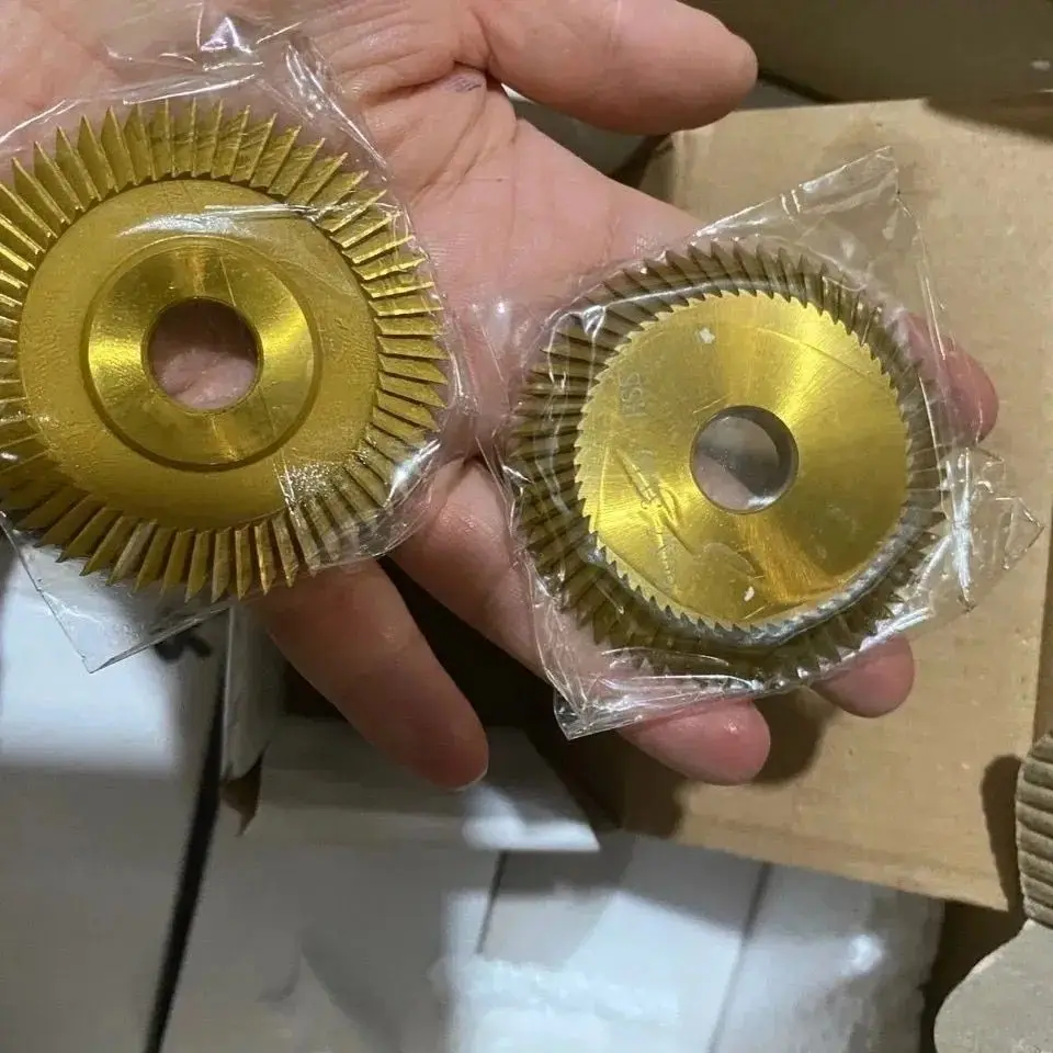 Double-sided knife horizontal key machine outer diameter 60 inner hole 12.7 thickness 7.3 Double-sided titanium plating 60 teeth