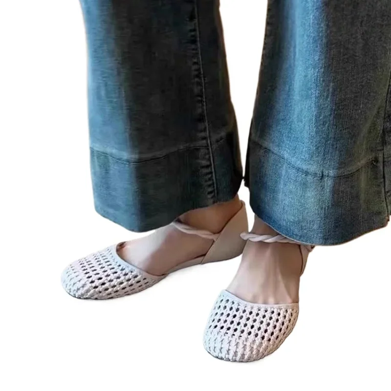 موضة نسج الجوف خارج مسطحة القاع المرأة الصنادل أحذية للنساء 2025 جديد الصيف باوتو الراحة صندل كاجوال النساء