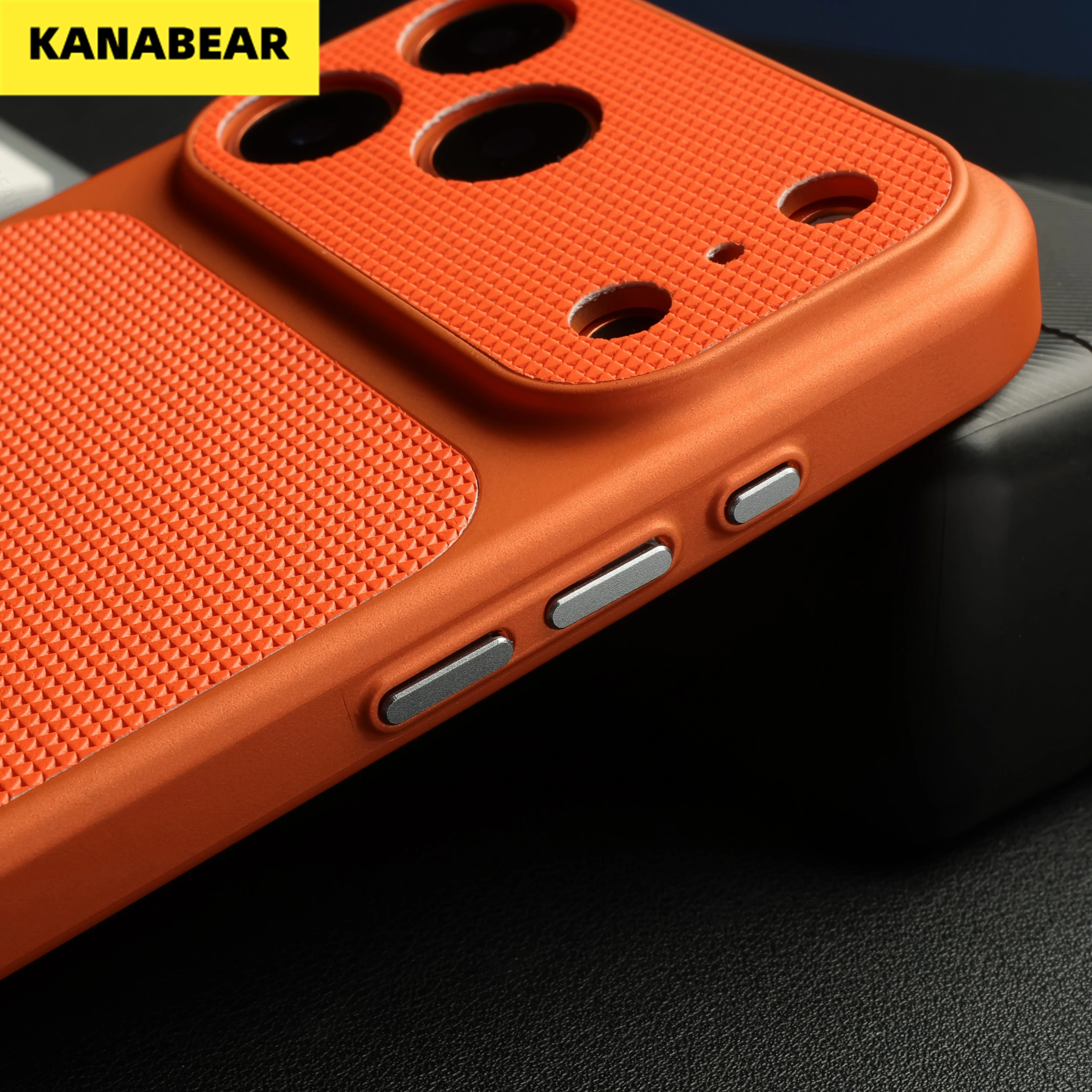 

The large window instantly turns into a magnetic phone case. iPhone17promax all-in-one shockproof leather durable phone case