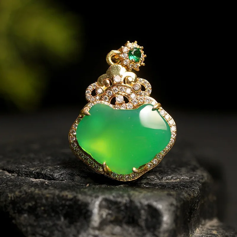 

Natural Green Chalcedony Ruyi Lock Pendant Fashion Boutique Jewelry Men and Women's Green Agate Necklace