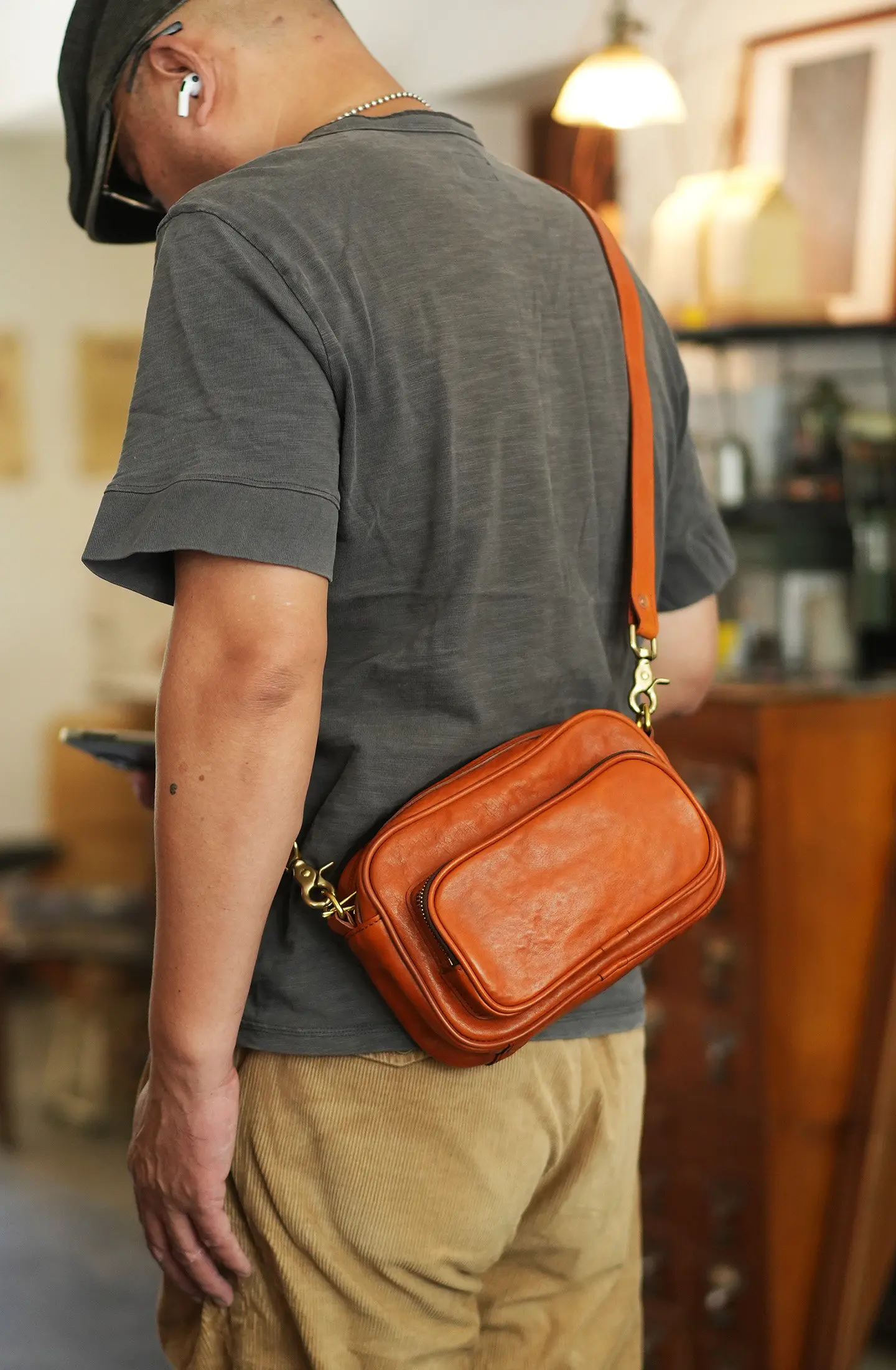 Vintage Designer Handgefertigte Mehrschichtige Umhängetasche aus Rindsleder für Herren, Lässige Modische Luxus-Schultertasche aus Echtem Leder – Detail 1
