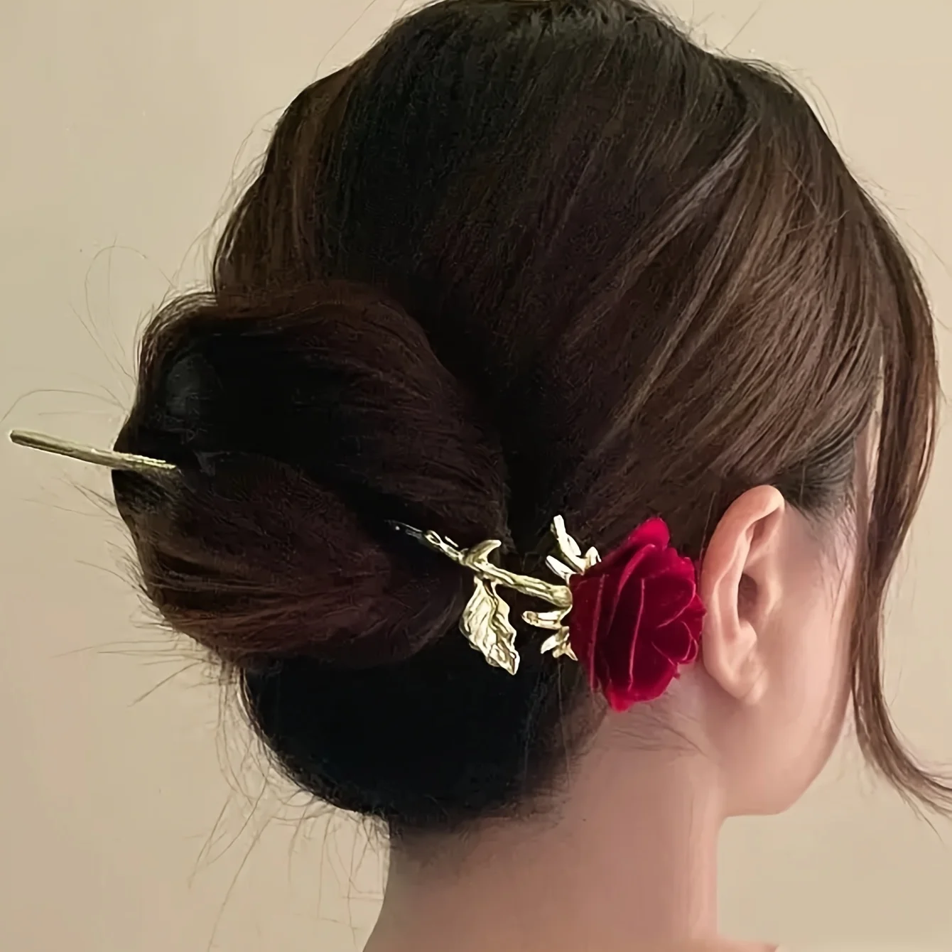 

Retro High-quality Flower Alloy Hairpins, Classic Elegant Roses with Hair Accessories, Suitable for Daily Wear and Wear on Christmas, New Year's Day, Wedding, Valentine's Day, Etc., Ideal Headdress for Taking Photos and Giving Gifts.