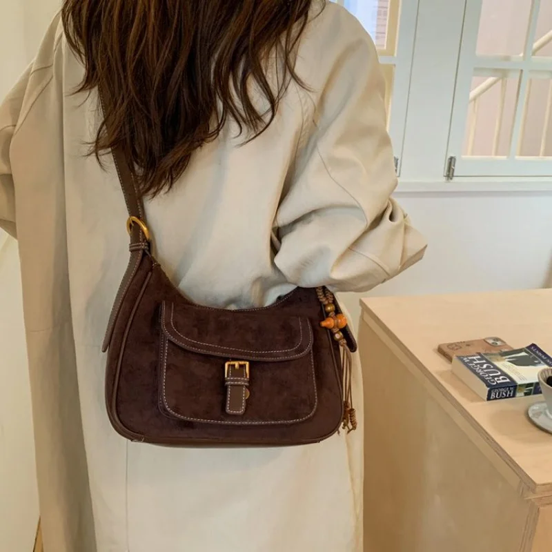 

High-End Women Shoulder Bag With Classic Paris Details And Soft Texture Suitable For Office Outfits​