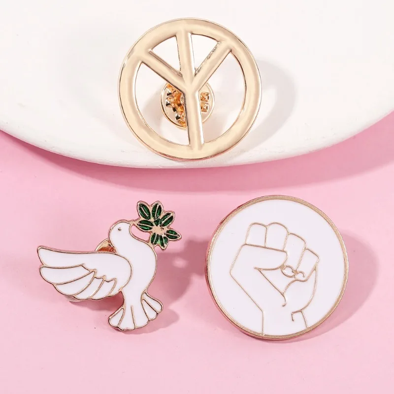 New Peace Dove Brooch Unique Peace Badge Cute Couple Gift for Students Fashion Animal Pin Men Women Daily Clothing Accessory
