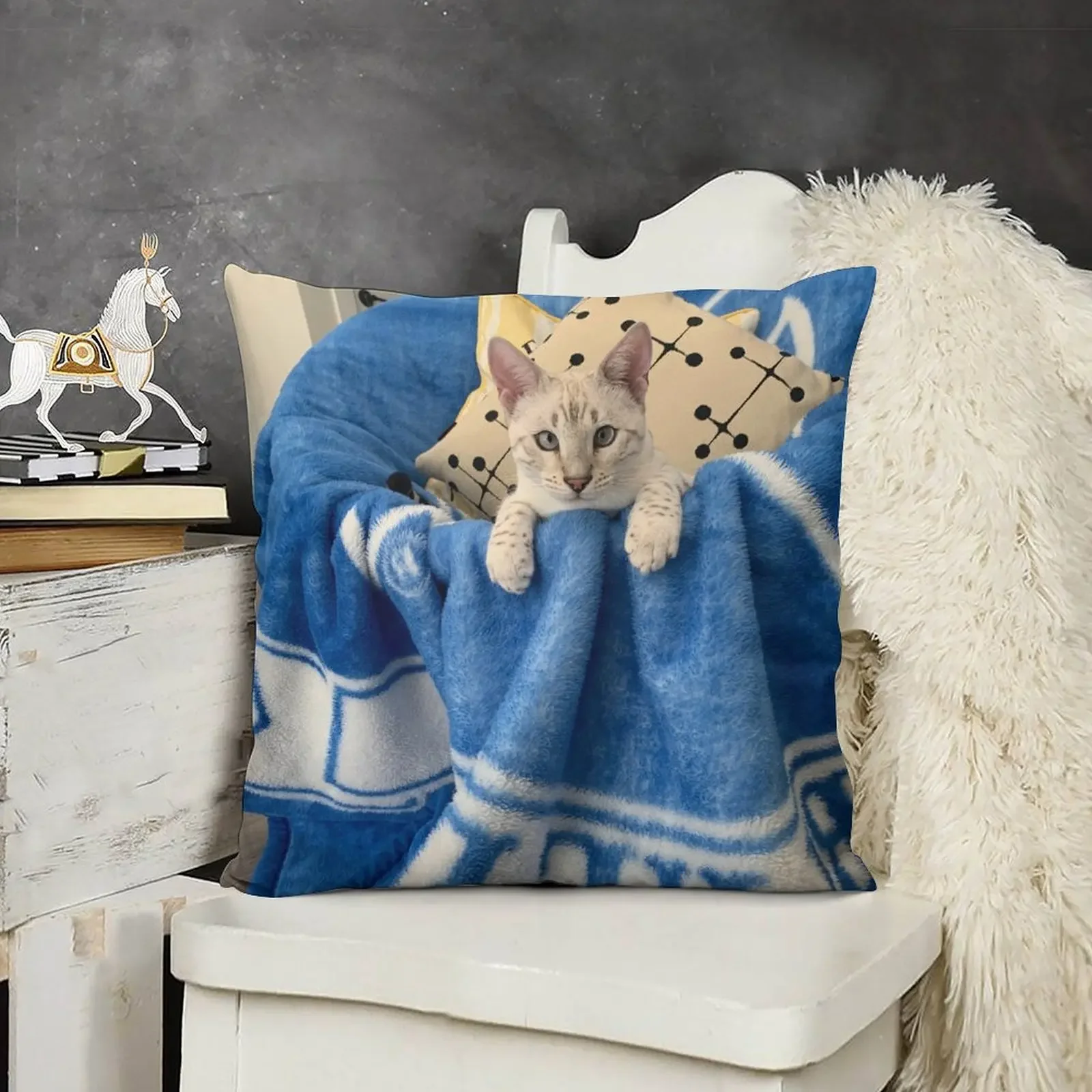 Snow Bengal Throw Pillow Anime Funda de almohada navideña Almohada de año nuevo